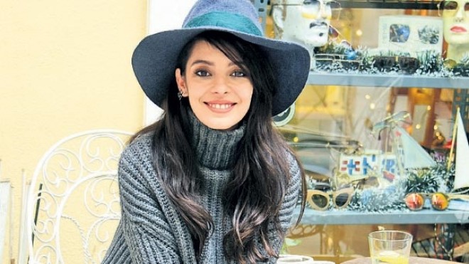 Aktrisa məvacibdən şikayətlənib