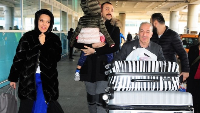 Müğənninin çamadanlarının sayı təəccüb yaradıb