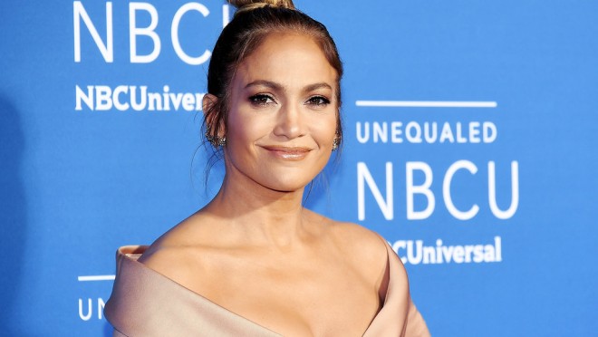 Cennifer Lopez bahalı corabları ilə diqqət çəkib