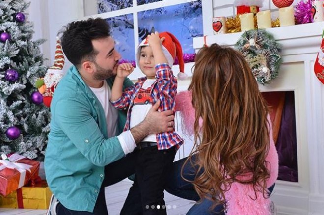 Elvinin ailəsi ilə Yeni il fotosessiyası