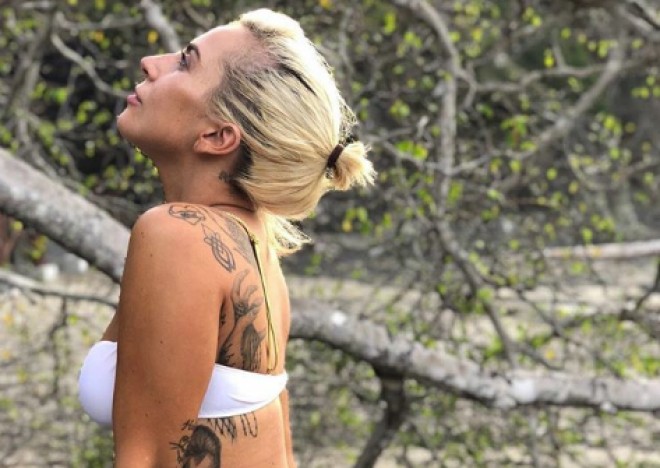 Ledi Qaqadan gecikmiş təbrik - foto