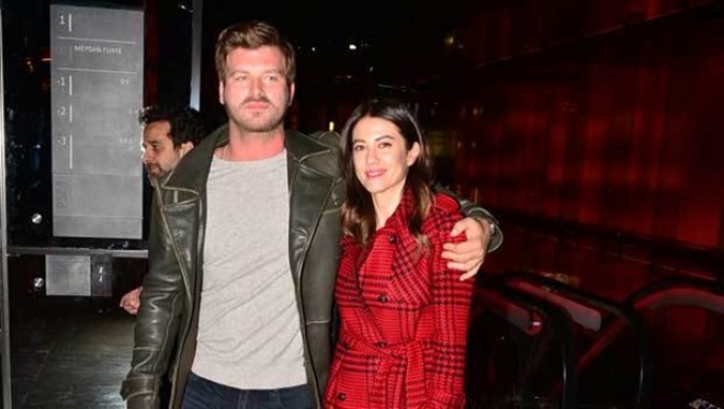 Kıvanç ilə yoldaşı teatrda - foto