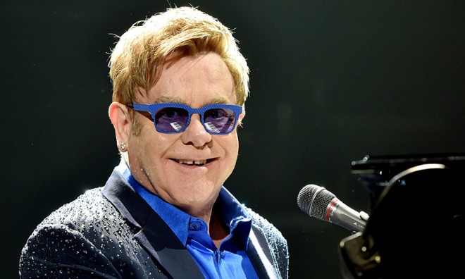 Elton Con karyerasını başa vurur