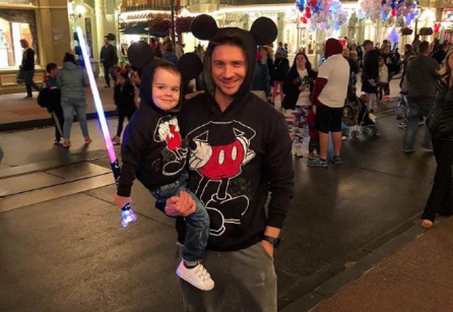 Rusiyalı müğənni oğlu ilə Amerikada - foto