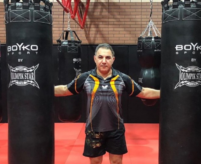 Ədalət Şükürov əzələlərini göstərdi – foto