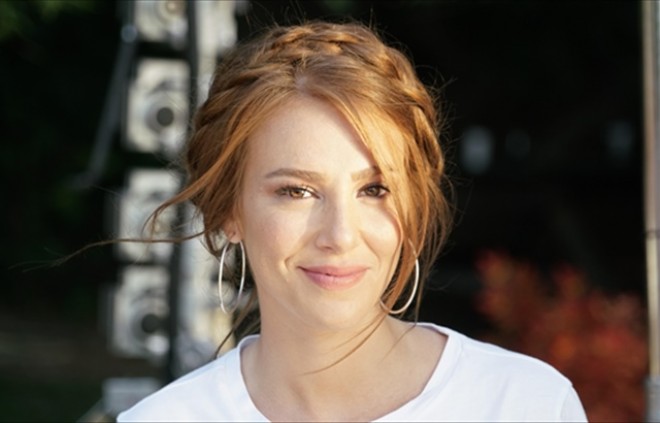 Aktrisa Dubayda şəhzadə kimi qarşılandı