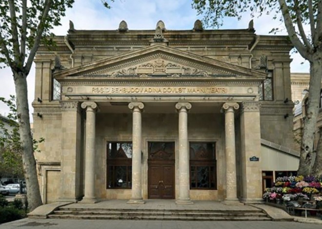 “Pişiyin evi” teatr səhnəsində