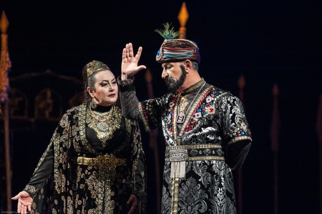 Milli Dram Teatrı ilin ilk tamaşasını təqdim edib - foto