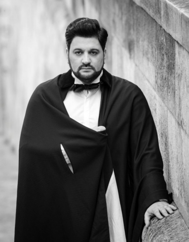 Yusif Eyvazov London Kral Opera Teatrı səhnəsində