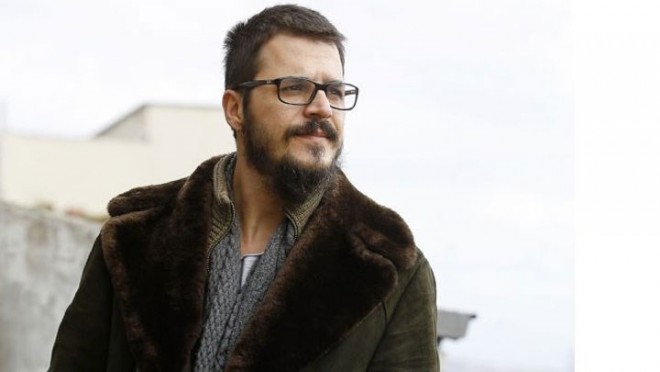 Mehmet Günsür uşaqlıq fotosunu paylaşıb