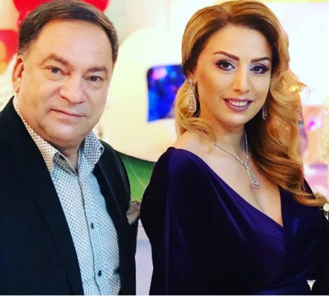 Əlikramdan Rozaya jest