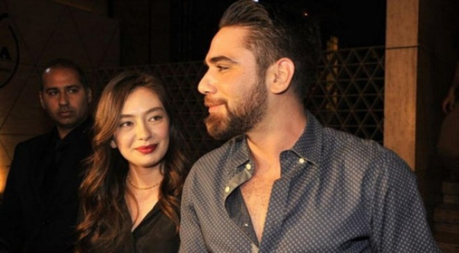 Neslihan boşanma xəbərini yalanladı