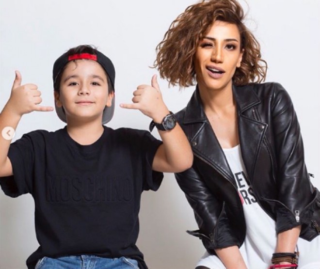 Röyanın oğlu ilə fotosessiyası