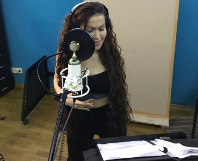 Rəqsanə qızlarına mahnı həsr edib – video