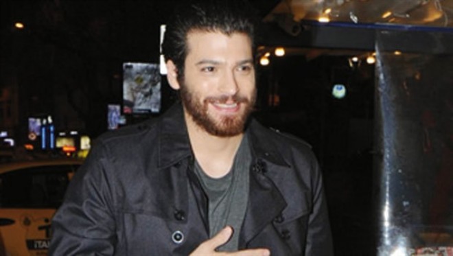 Aktyor sualları cavabsız qoyub