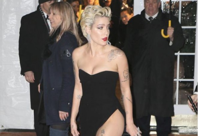 Libasına görə çətin anlar yaşadı - foto