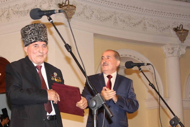 Aşıq İsfəndiyar Rüstəmov vəfat edib