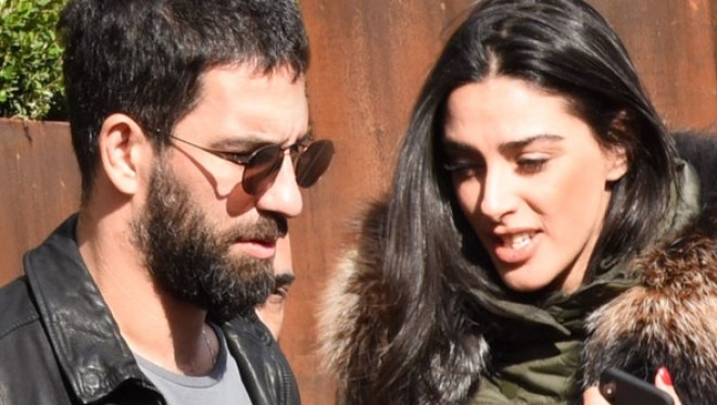 Evliliklə bağlı sualları cavabsız qoydu