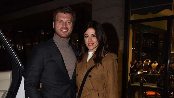 Aktyorların romantik şam yeməyi