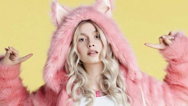 Aleyna dodağını slikon etdirib - foto