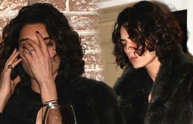 Aktrisa restoranda ağladı - foto