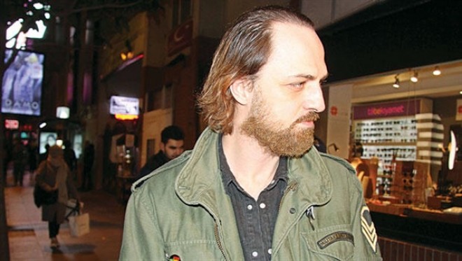 Aktyordan atalıq etirafı