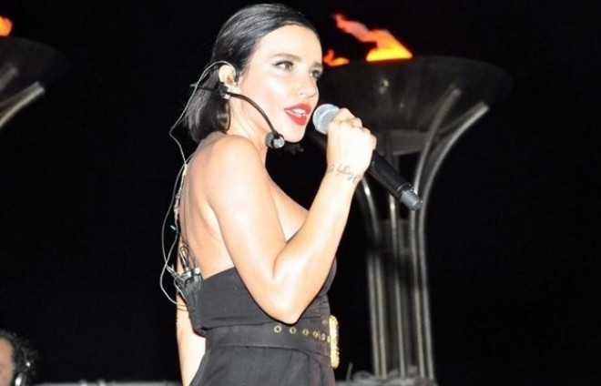 Cazibədar müğənni imicini dəyişdi