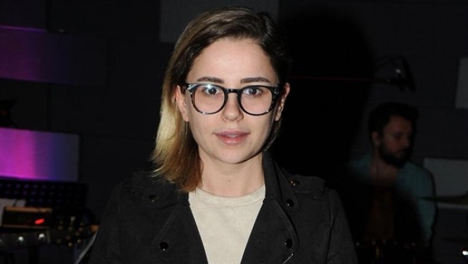 Xəyanətə görə ayrılan müğənni konsertə hazırlaşır