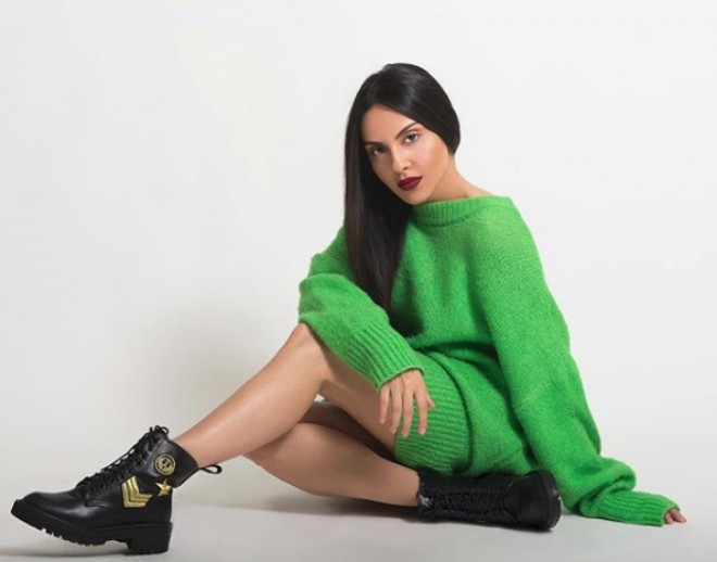 Ayselin açıq-saçıq fotosessiyası - video