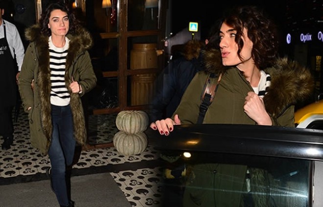 Aktrisanı sual gülümsədib