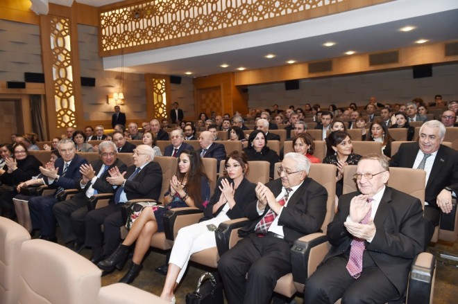 “Bir ailə” filminin möhtəşəm təqdimatı - Nizami Kino Mərkəzindən reportaj+foto 