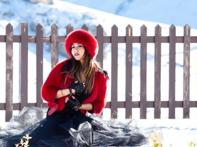 Leylanın qarda fotosessiyası