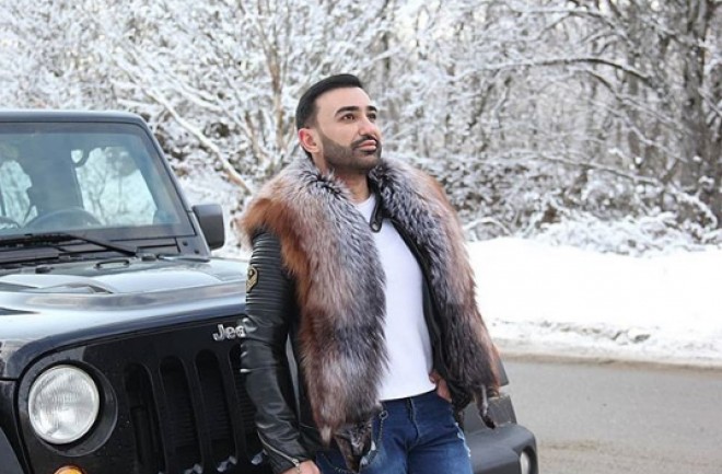 Elvin Elcan oğlunu göstərdi