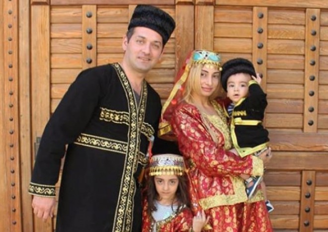 Elnur Kərimov ailəsini göstərdi