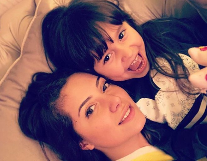 Ayan qızı ilə şəklini paylaşdı