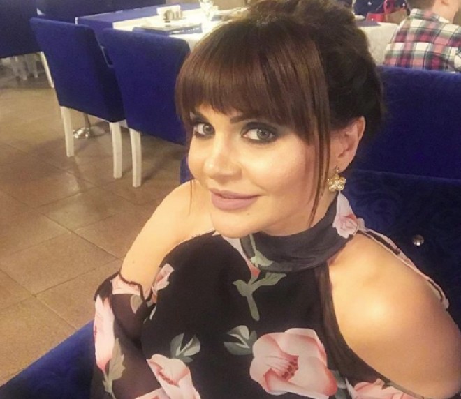 Xatun özünə tərif yağdırdı