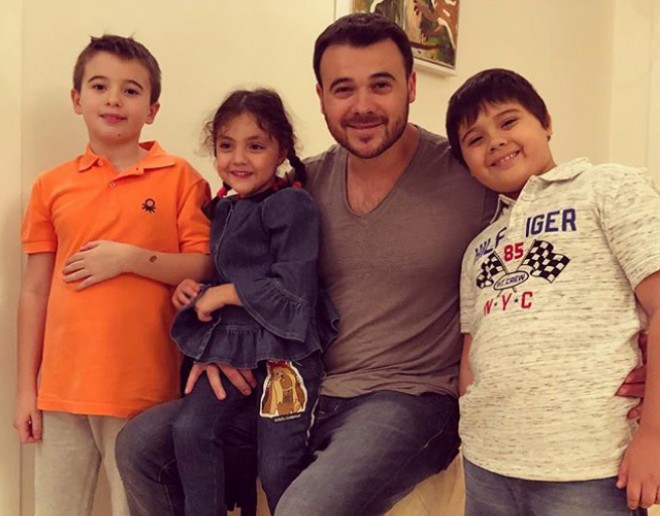 Emin Ağalarov övladları ilə şəkil çəkdirib