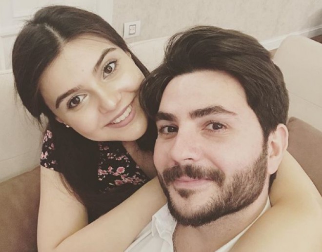 Elçin xanımını sözlə təbrik edib