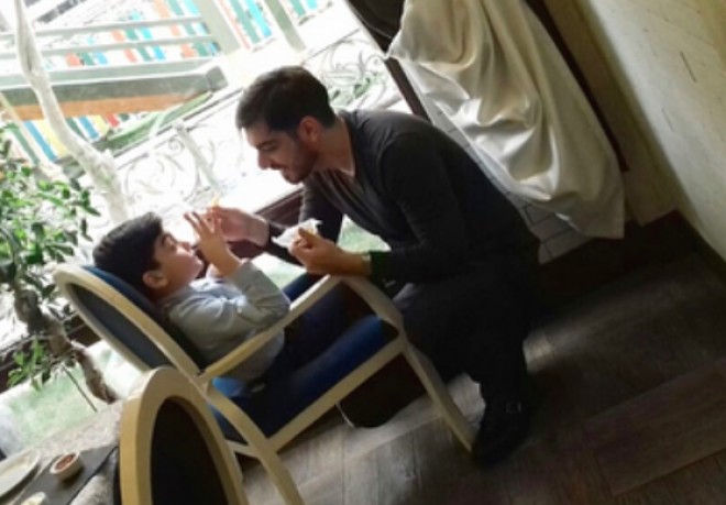 Müğənni oğlunu hamıya göstərdi - foto