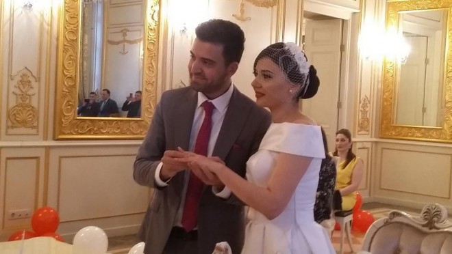 Aparıcı nikah masasına oturdu - foto