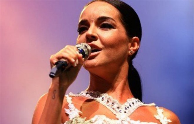 Bengü konsertə hazırlaşır