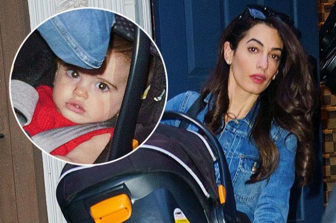 Corc və Amal Klunilər əkizlərini göstərdilər - foto