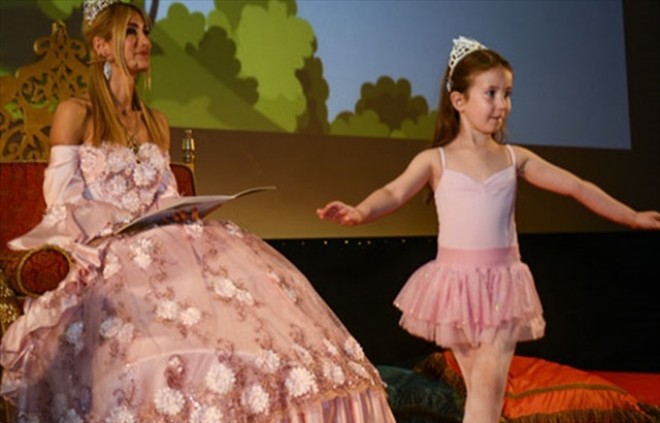 Aktrisa övladlığa uşaq götürəcək