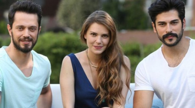 Burak Özçivit müğənni dostuna ağır zərbə vurdu&nbsp;