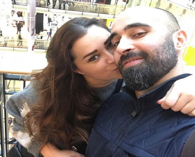 Xatirə ərindən yazdı: “Məni çox incidirsən”