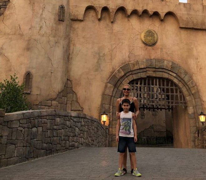 Nura oğlu ilə istirahət edib - foto