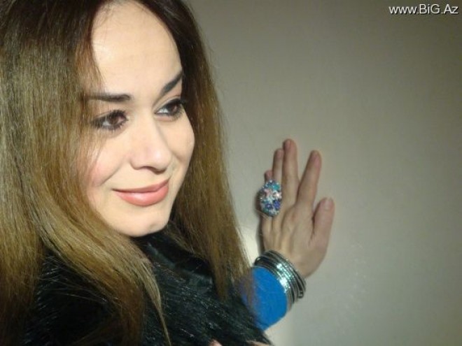 Kəmalə Müzəffərin qızı nişanlanıb – foto