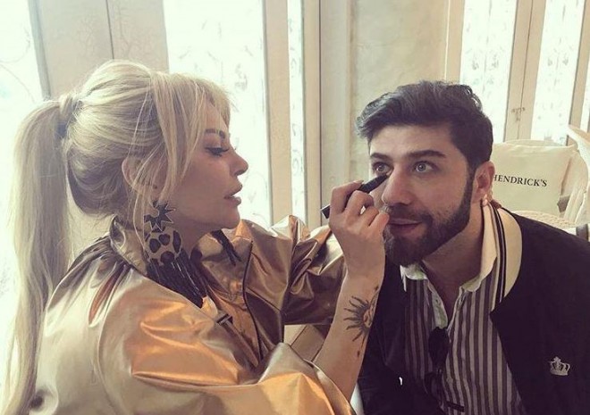 Aygün Kazımova Samir Cavadzadəni makiyaj edib