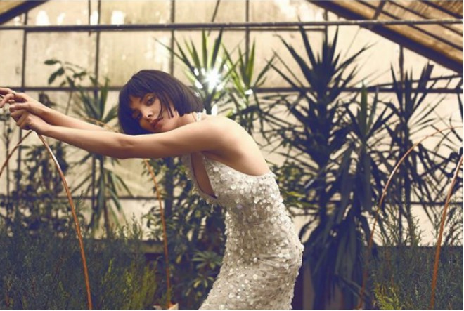 Hazal Filiz qeyri-adi pozlar verib