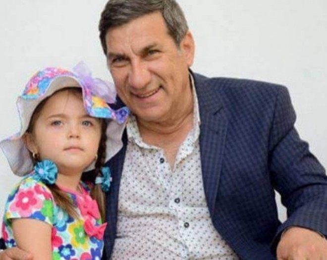 Arif Quliyev nəvəsi ilə birlikdə